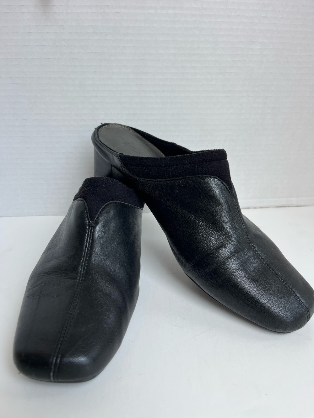 Liz Claiborne Black Leather Slip-On Mules
